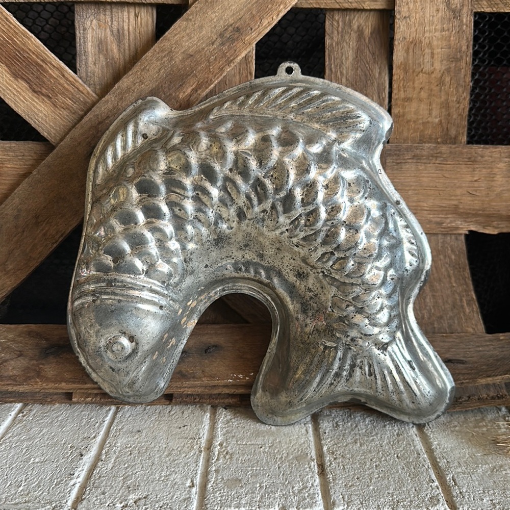 Vintage Fish Shaped Baking Mold - Silver